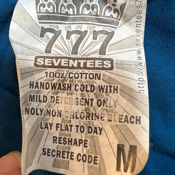 🌸4/$20🌸 Foo Fighters V-Neck T-Shirt - Picture 6 of 10